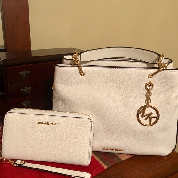 Michael Kors Handbags - Michael Kors handbag and wallet set